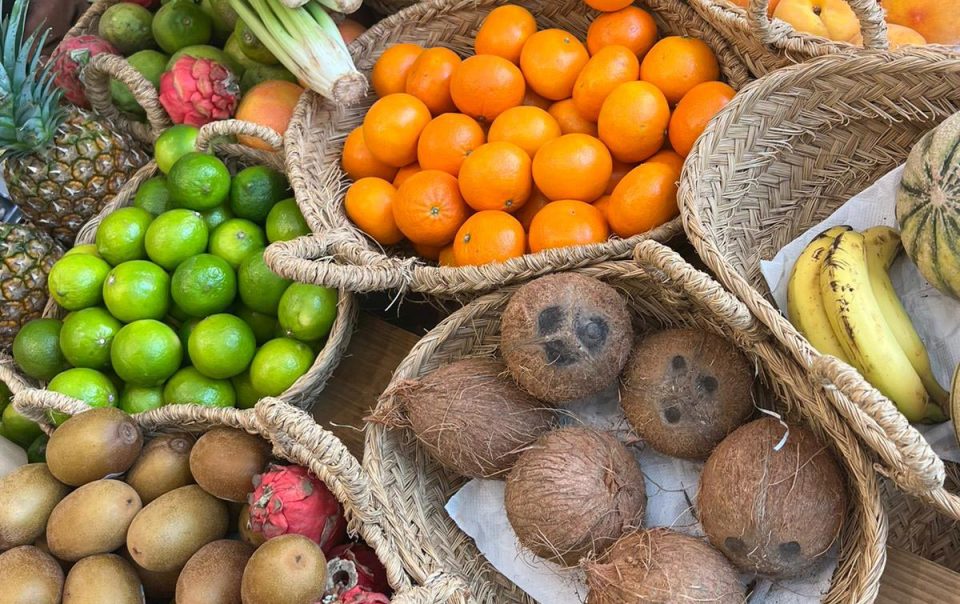 Viel Obst & Gemüse - Kokosnuss, Mandarine, Sellerie und viel mehr