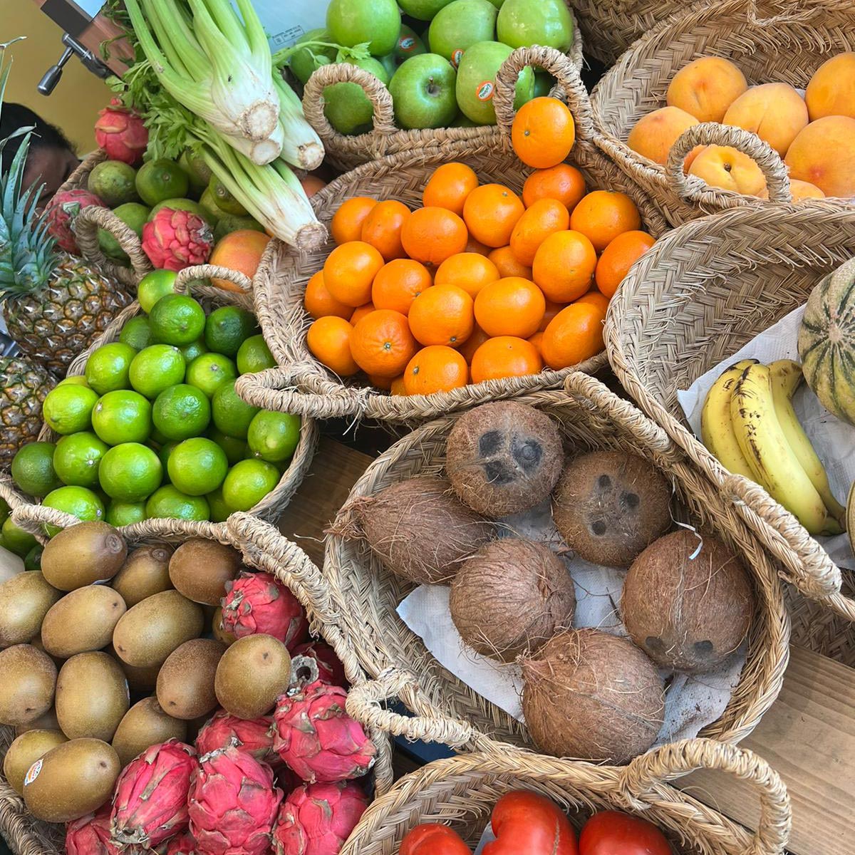 Viel Obst & Gemüse - Kokosnuss, Mandarine, Sellerie und viel mehr